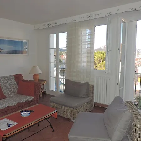 Spacious With View On Canals